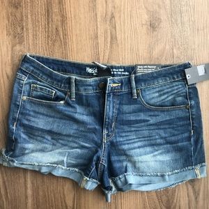 NWT Mossimo mid rise jean shorts size 10 (30)
